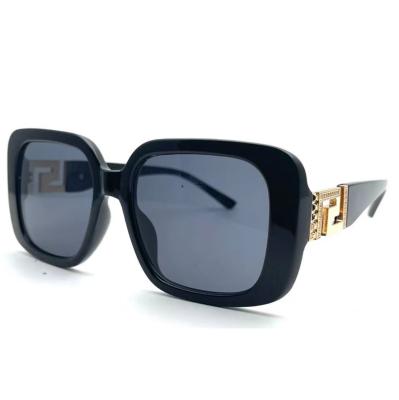 China New square vintage square frame men women oversized shades shape simple European and American sunglasses 2021 street shooting for sale