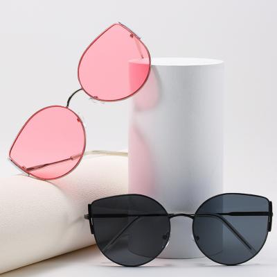 China BUTTERFLY Shades Cat Eye Fashion Trend UV400 Butterfly Women Girls Metal Female Sunglasses Oversized Sun Glasses Wholesale for sale