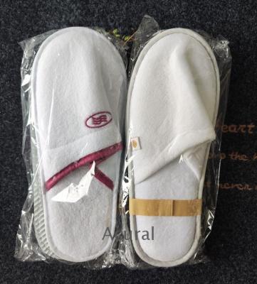 China Home Hotel Spa Slippers Disposable Natural Degradable Hotel Guest Room Slippers Disposable Embossed Nonwoven Disposable Slippers for sale