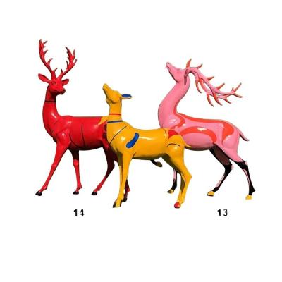 China Outdoor Decorative Painted Sculpture Fiberglass Wildlife Deer Sculpture In Europe Wholesale Price Large for sale