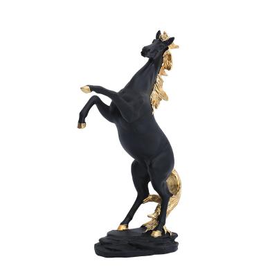 China Modern Creative Modern Decoration Living Room Animal Resin Horse Sculpture for sale