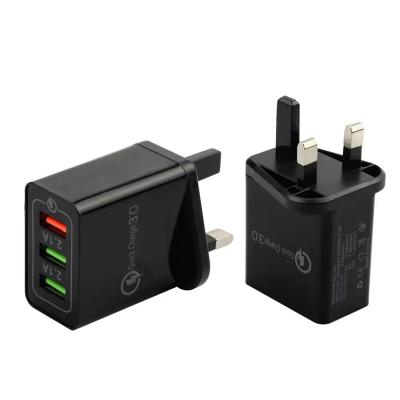 China Mobile Phones Wholesale UK Plug Q3.0 USB 3 USB Wall Charger Fast Charging Left Hand Phone Charger 3 Port for sale