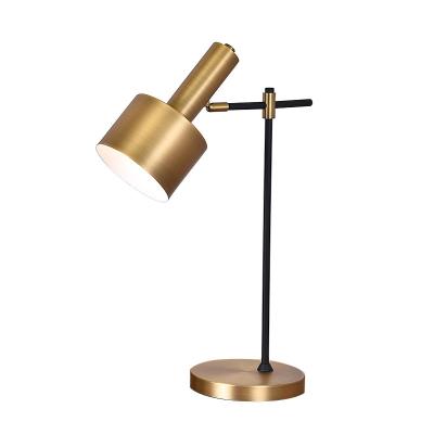 China Modern Nordic Simple Creative American Style Bedroom Bedside Lamp Luxury Hotel Light Study Nordic Reading Decorative Table Lamp for sale