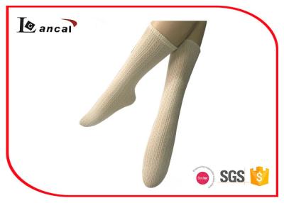 Chine Chaussettes en soie de dames en nylon tricotées par câble triple avec les bas élastiques de bord à vendre