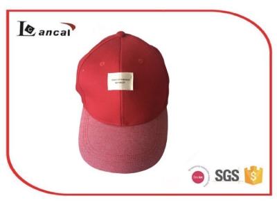 China algodón rojo del tamaño de los 57cm 6 sombreros de las gorras de béisbol del panel con la etiqueta tejida para los adultos en venta