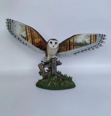 China World Realistic Resin Sculpture of Owl Outdoor Garden Statues Versatile Resin Flight Perfect for Home Decor for sale