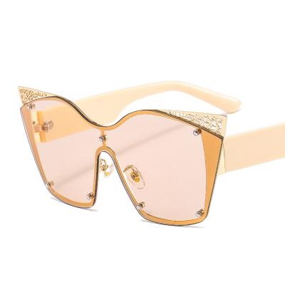 China Anti Big Frame UV400 Butterfly Sunglasses Men Cat Eye Shades Women Fashion Sunglasses 2021 for sale