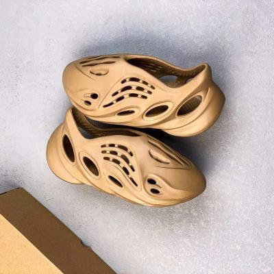 China Wholesale 2022 Fashion Trend Yezzy Foam Runners Sandals Designer Slippers Men Sandals High Quality Foam Slides Yeezy Foam Runner for sale