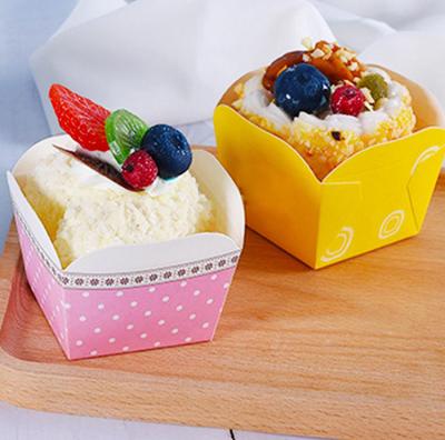 China Disposable Decoration Tray Oil Proof Bread Boxes Box Cup Cake Baking Paper Cup for sale