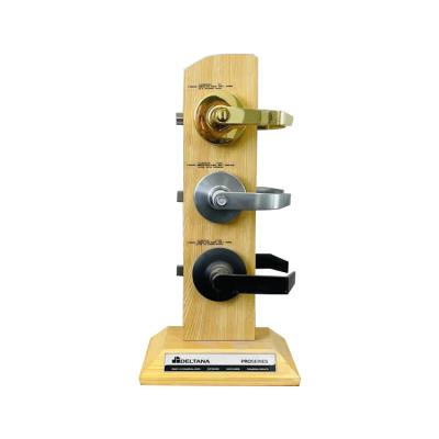 China Custom Wooden Display Racks Countertop 3 Set Door Lock Display à venda