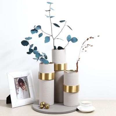 China High End Ready to Ship Design Handmade Home Decorative Centerpiece Decor Leather Vase with Metal Belt for sale