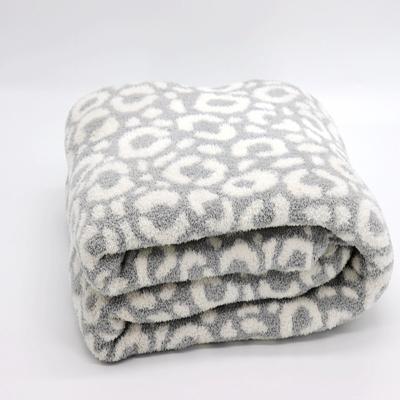 China Leopard pattern Hot wholesale Leopard pattern knit throw 100% polyester feather yarn dyed knitted blanket for Home decor for sale