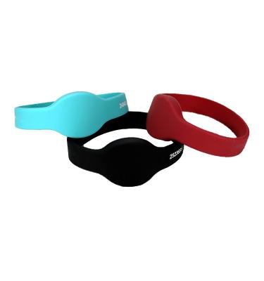 China Waterproof / waterproof silicone RFID /NFC wristband / custom type rfid silicone button wristband for sale