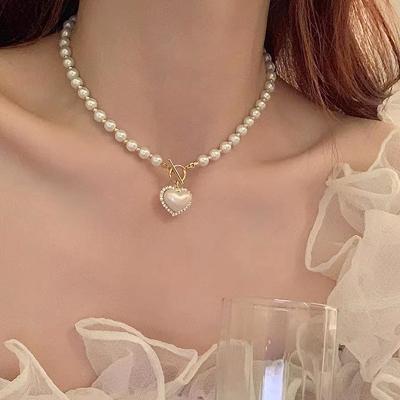 China Vintage Autumn and winter New Fashion Light luxury niche design sense love clavicle chain advanced sense pearl necklace for women for sale