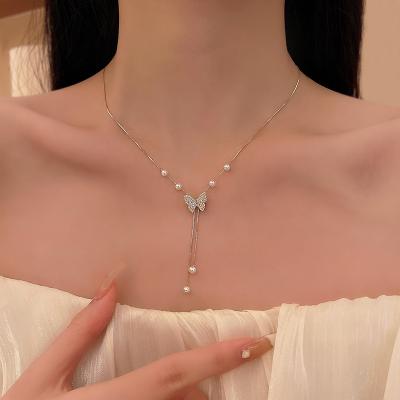 China Vintage 2022 new butterfly Pearl stitching copper plated real gold zircon design accessories women's clavicle chain necklace for sale