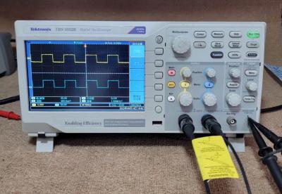 China 50 Mhz 2 Ch Digital Phosphor Oscilloscope TBS1052B Tektronix Digital Oscilloscope à venda