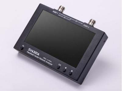 China Vollständige Arbeitsbedingungen SYSJOINT SV6301A Handheld-Vektornetzanalysator 1M-6.3GHz 7-Zoll-IPS-LCD für genaue Messungen zu verkaufen