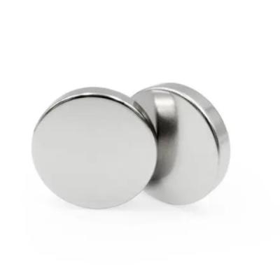 China Industrial Neodymium Magnet N52 Even Strong Magnet Disk Round Nickel-coated Magnet for sale