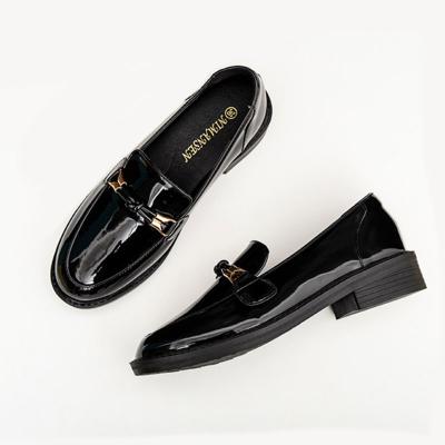 China Soft Spring Patent Leather Women Retro Durable Flat Stylish Women Shoes Swap Loafers for sale