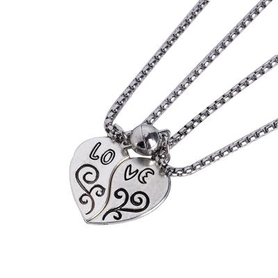 China Fashionable Magnetic Heart Pendant Necklace Men-Women Custom Made Clavicle Magnet Clavicle Chain Necklace Couples Jewelry for sale