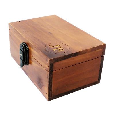 China Handmade Solid Pine Keepsake Rustic Wooden Gift Box With Small Lock Wooden Boxes To Decorate for sale