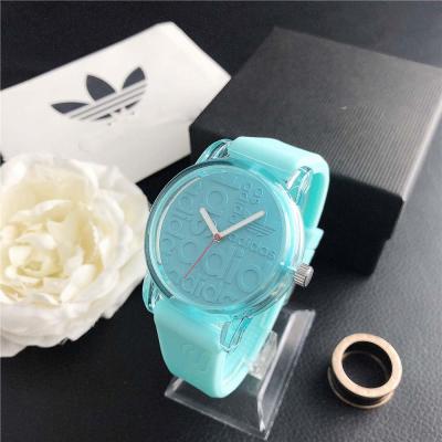 China Fashion new fashion high-end light luxury ladies non-specific small dial with the same paragraph belt alloy quartz steel watch for sale