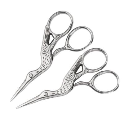 Κίνα Right Handed Scissors Wholesale Stainless Steel Sharp Eyebrow Trimming Scissors Eyeshadow Beauty Clips Elbow Beauty Scissors προς πώληση