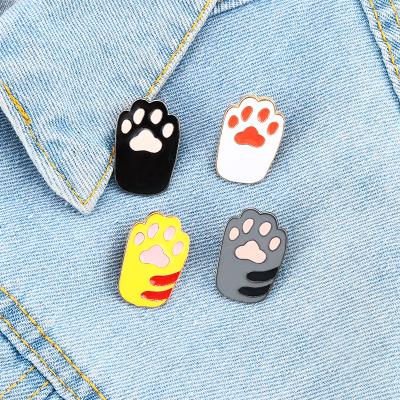 China New American Sweet Design Kawaii Enamel Brooch Pin Metal Crafts Badge Wholesale Pin Cute Cartoon Cat Claw for sale