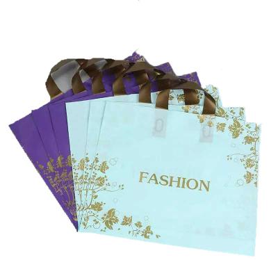 China Recyclable Custom Printed Colorful Women Gift Bag With Own Logo for sale