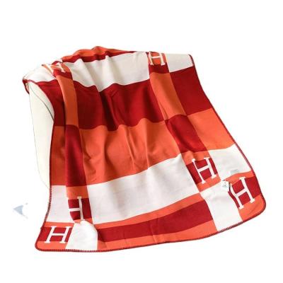 China Custom Warm Super Warm Wrap Baby Blanket Wholesale Fleece Blanket for sale