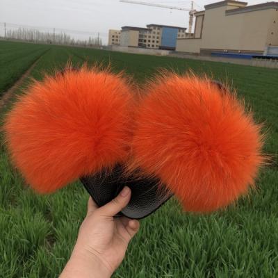 China Fashion Trend Wholesale 1 Pair Real Raccoon Fox Furry Logo Furry Slides Custom Made Fluffy Fur Slipper For Women for sale