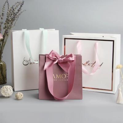 China Free Sample Recyclable Kraft Paper Bag Fancy Shopping Gift Bags Luxury Bag For Packaging Cosmetic And Clothing for sale