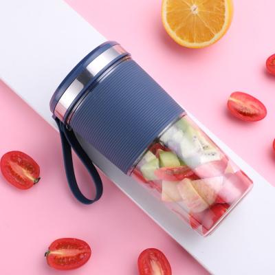 China Mini portatil 2020 rechargeable licuadora blender electric blender USB fruit juicer blender outdoor portable portable batidora for sale