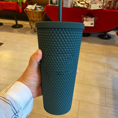 China Hot Selling 24OZ Sustainable Double Wall Plastic Studded Coffee Mugs Water Tumbler With Straw In Stock for sale