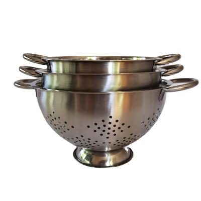 China Sustainable Stainless Steel Metal Fresh Fruit Vegetable Fruit Stock Colander With Handle for sale