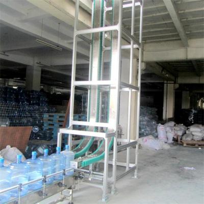 China Maxsen plastic water pots gripper lifting conveyor wedge Conveyor for elevating for sale