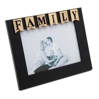 China Eco-Freindly Decoration Wood Wall Hanging Family Picture Hot Selling Family Photo Frames For Home Decor for sale