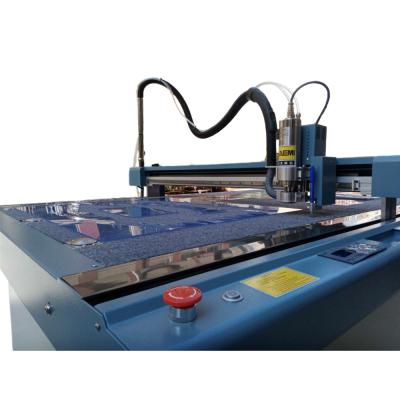 China 500-1800mm/s Flatbed Template Cutter For 1.5-6mm Thickness PVC Board Cutting for sale