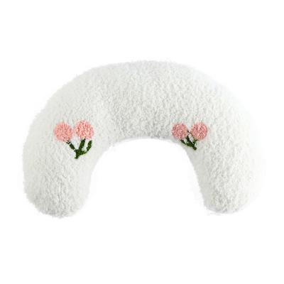 China Guantai Crescent Moon Style Pet Fluffy Breathable Pillow Bed Soft Dream Bed For Dog Cat for sale