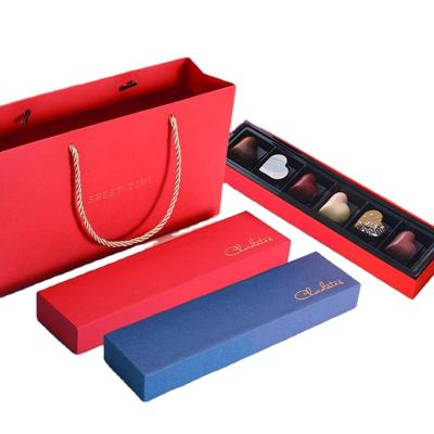 China Recyclable Cardboard Candy Packaging Candy Custom Sweet Wedding Chocolate Covered Pralinen Strawberry Box With Plastic Inserts Ribbon for sale