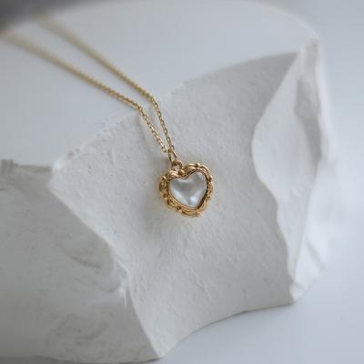 China Beautiful Luxury Hypoallergenic Lolita Shell Heart Drop Mommy And Me Pendant Necklace Retro Love Gold Heart Finish Jewelry 316L Titanium Steel for sale