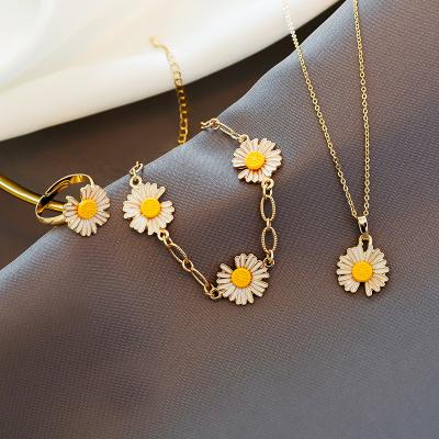 China Hot Selling Fashion Style Daisy Flower Three Piece Ring Necklace Bracelet Pendant Set for sale