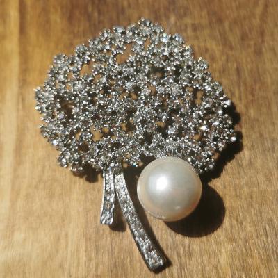 China ALLOY Full Diamond Tree Pearl Brooches Women Vintage Stylish Factory Brooch Pins Winter Coat Jewelry for sale