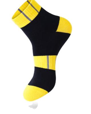 China Autumn Hot Selling Fashion Socks QUICK DRY Student Teen Sports Socks Breathable Cotton Terry Sports Men Socks for sale