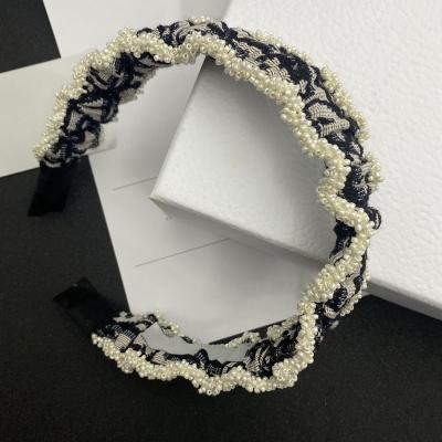 China Retro Fashion Boutique Sponge Embroidery Sponge Wide Side Pearl Sweet Headband Simple Letter D Cloth Twist Headband for sale