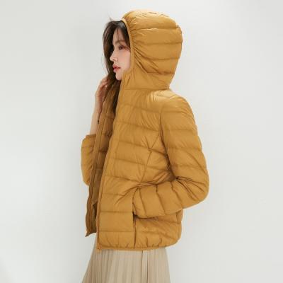 China Machen die Jacken u. die Mäntel Plusgrößen-mit Kapuze erstklassiger 90% weißer Duck Down-Frauen oben Licht Outwear Winter Reißverschluss zu zu verkaufen