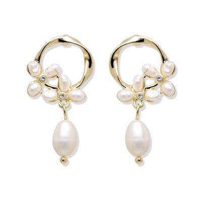 China 2020 New Fashion Design 925 Luxury Environmentally Friendly Pin Copper Freshwater Pearl Women Silver Dangle Earrings for sale