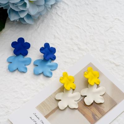 China Central Statistical Style Environmentally Friendly Japanese and Korean Natural Earrings Exaggerated Flower Contrast Design Earrings for sale