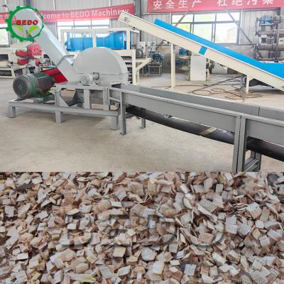 China 37KW Forestry Wood Chipper Machine With Feed Conveyor Produces 25-35mm Chips for sale