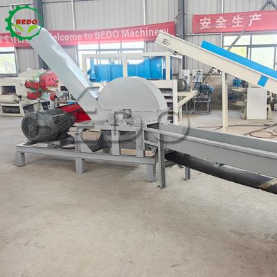 China 6pcs Blades 37KW Main Power Electric Wood Chipper Machine With 4m Feed Conveyor for sale